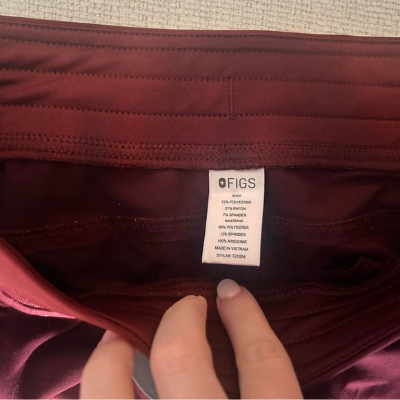 Figs Maroon Scrub Set - Picture 4 of 7